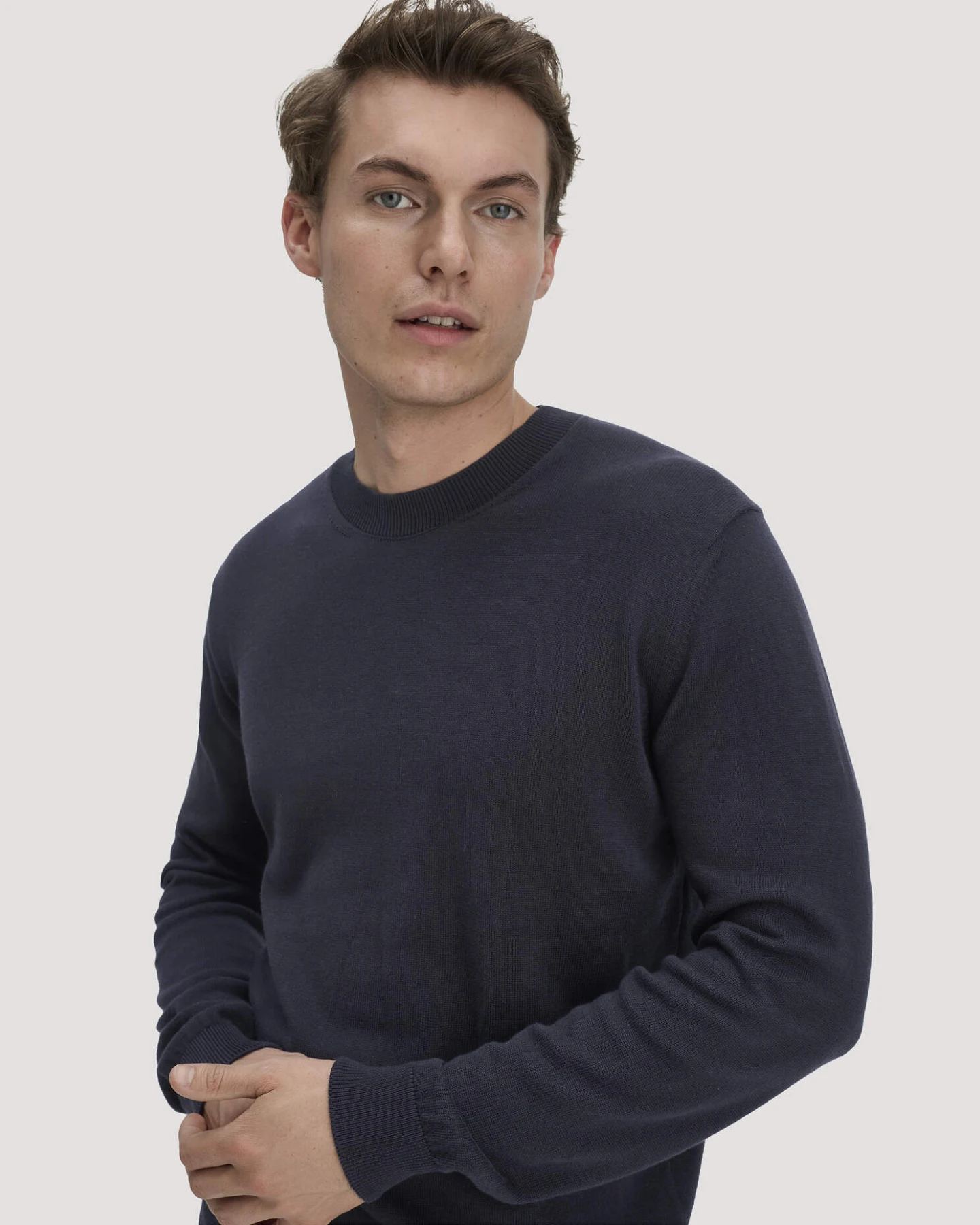 hessnatur Herren Strick Pullover Regular aus Bio-Baumwolle - blau - Größe S – Ansicht 4