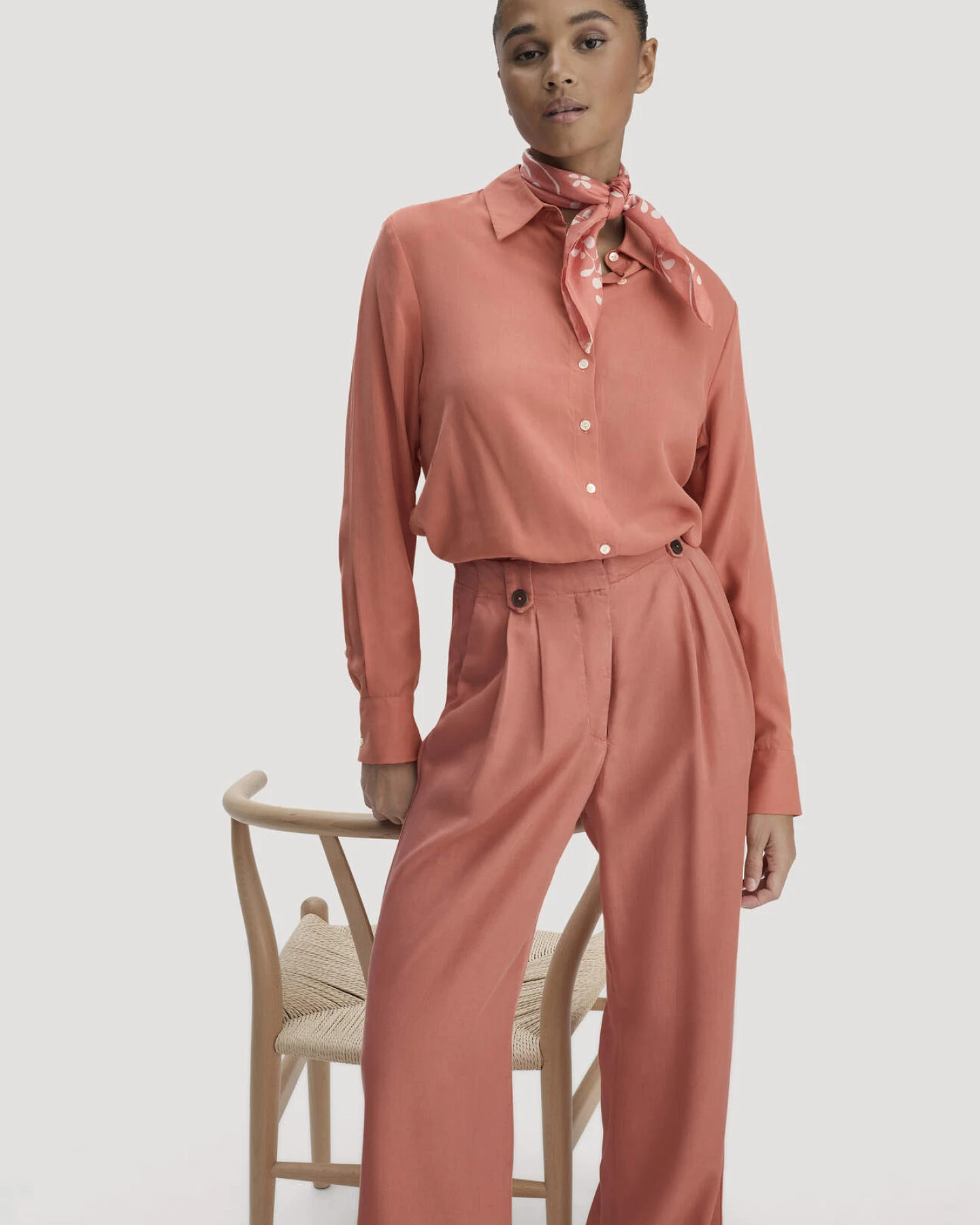 hessnatur Damen Bundfalten Hose Wide Leg aus TENCEL™ Lyocell - orange - Größe 46 – Ansicht 4