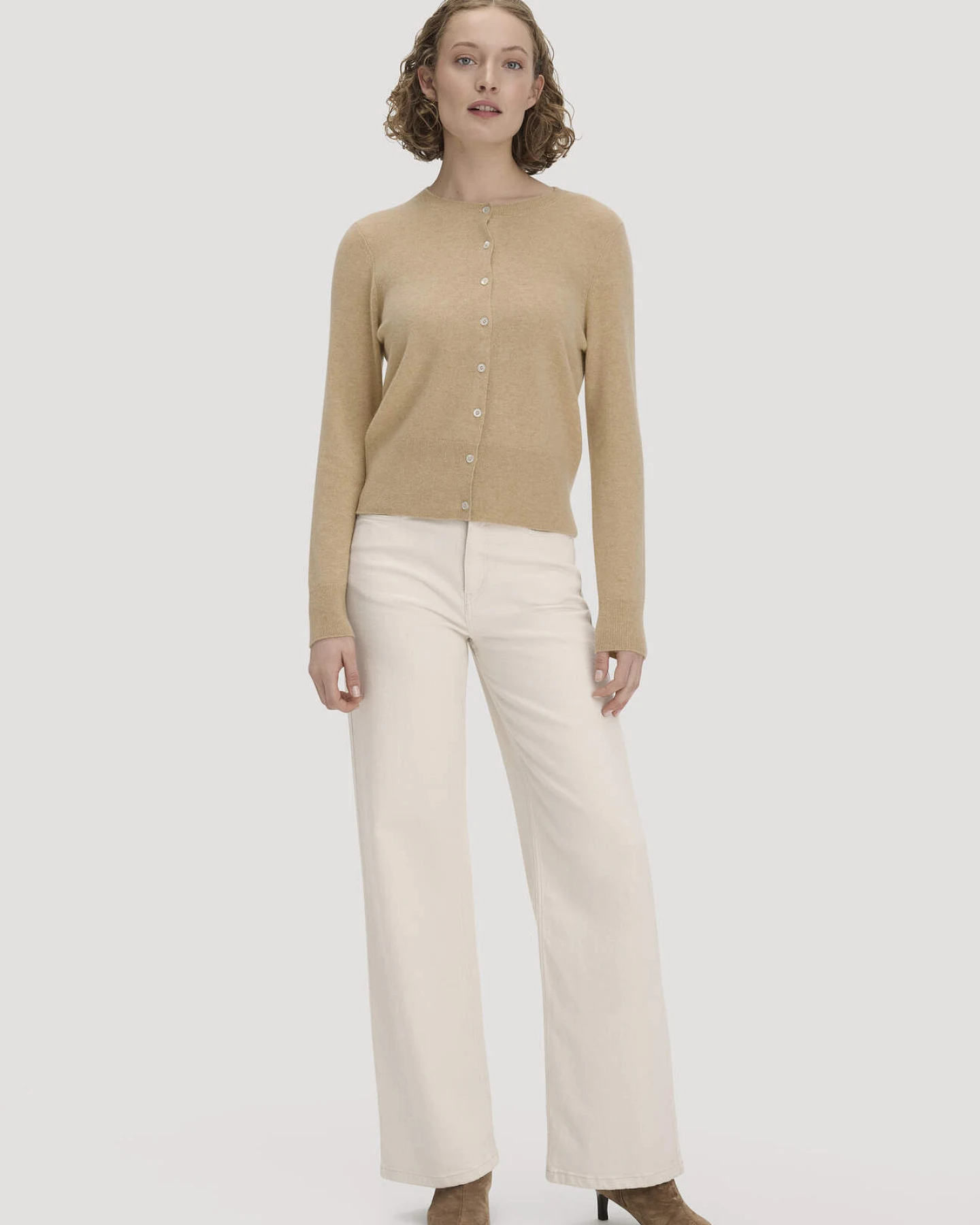 hessnatur Damen Strick Jacke Regular BETTER RECYCLING aus Cashmere - beige - Größe XXL – Ansicht 2