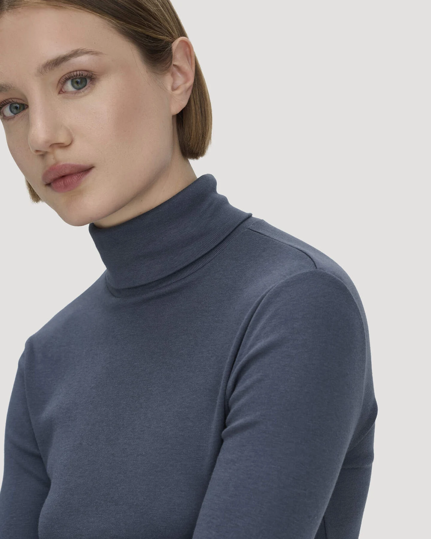 hessnatur Damen Softrib Longsleeve Fitted aus Bio-Baumwolle und TENCEL™ Modal - blau - Größe 42 – Ansicht 4