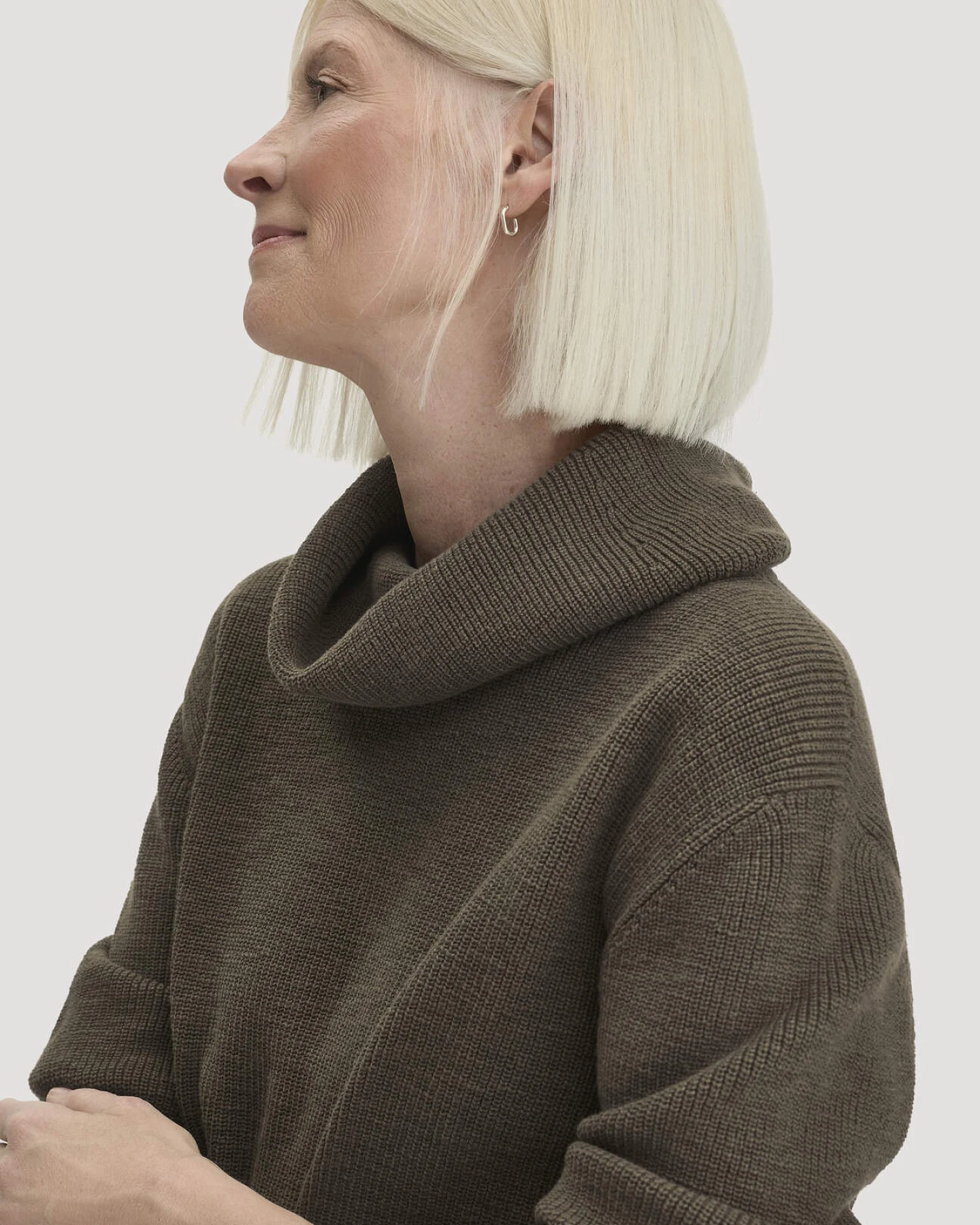 hessnatur Damen Strickpullover Relaxed aus Bio-Baumwolle - grün - Größe L – Ansicht 4