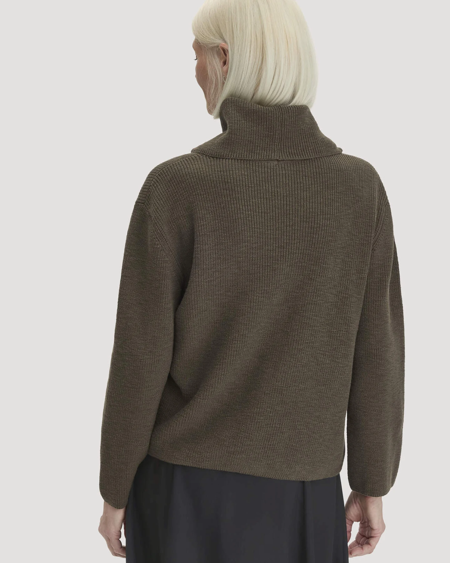 hessnatur Damen Strickpullover Relaxed aus Bio-Baumwolle - grün - Größe XS – Ansicht 3