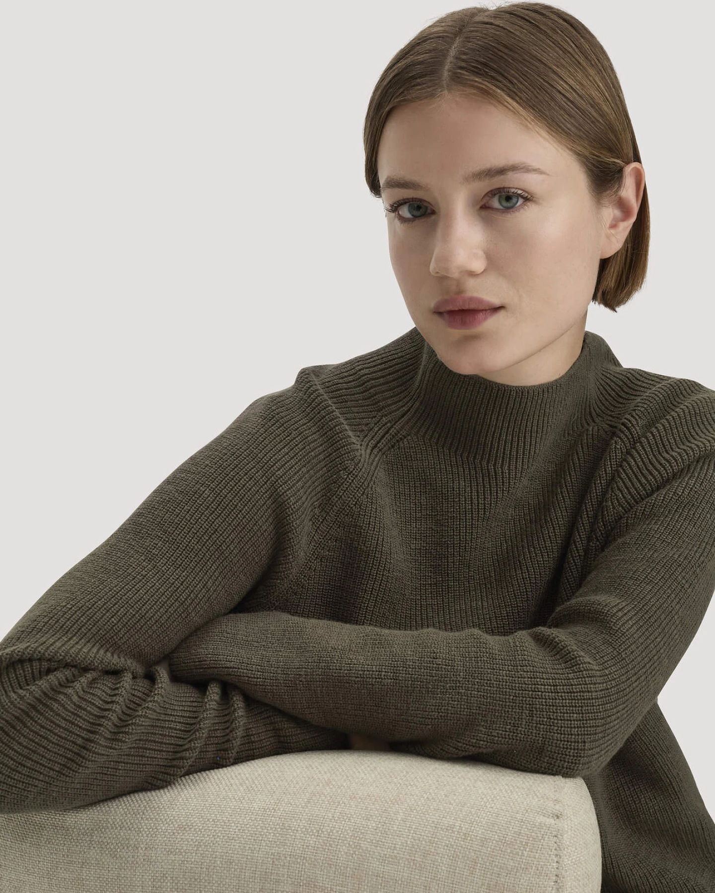 hessnatur Damen Strickpullover Relaxed aus Bio-Baumwolle - grün - Größe M – Ansicht 4