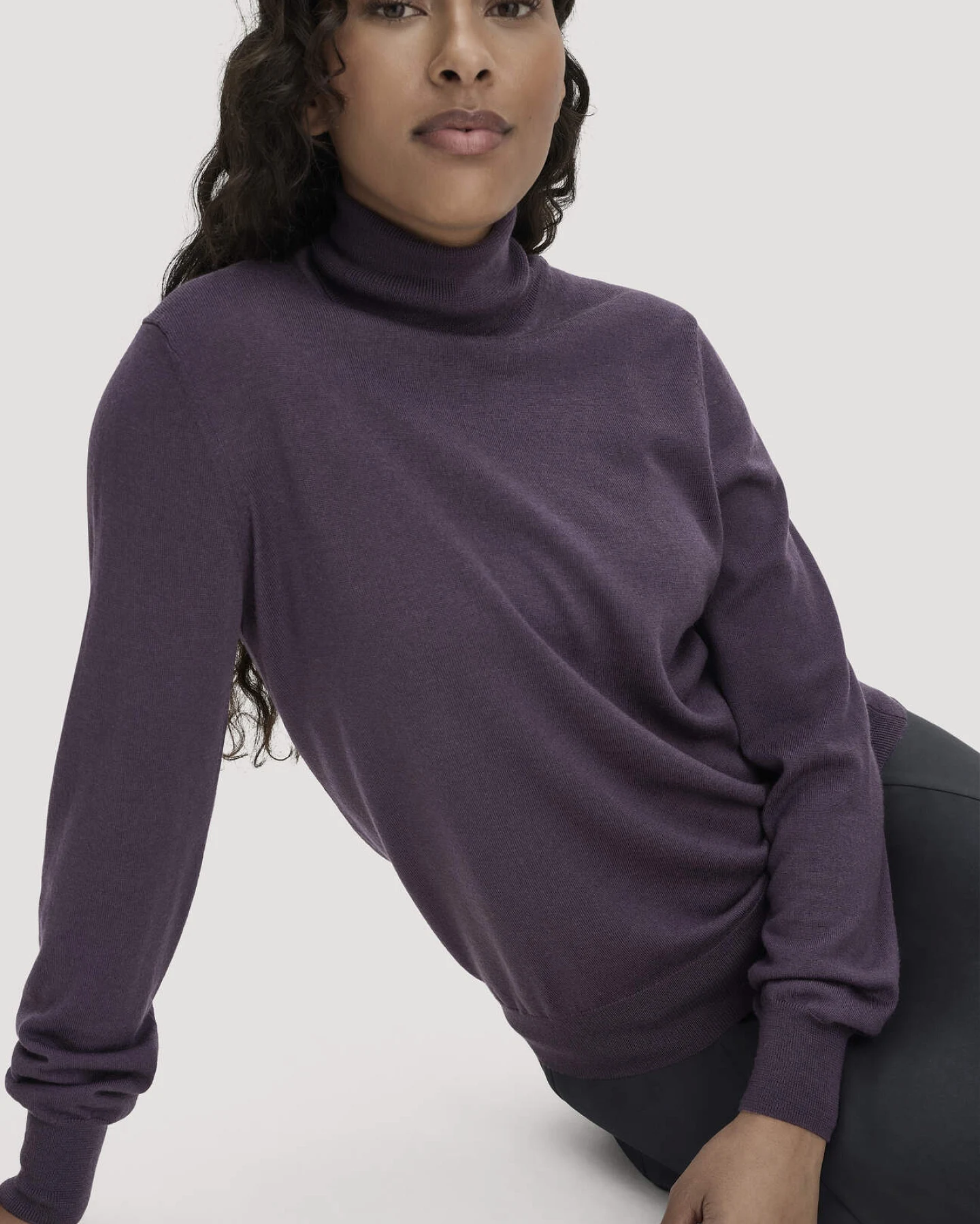 hessnatur Damen Rollkragenpullover Relaxed aus Bio-Merinowolle - lila - Größe XXL – Ansicht 4
