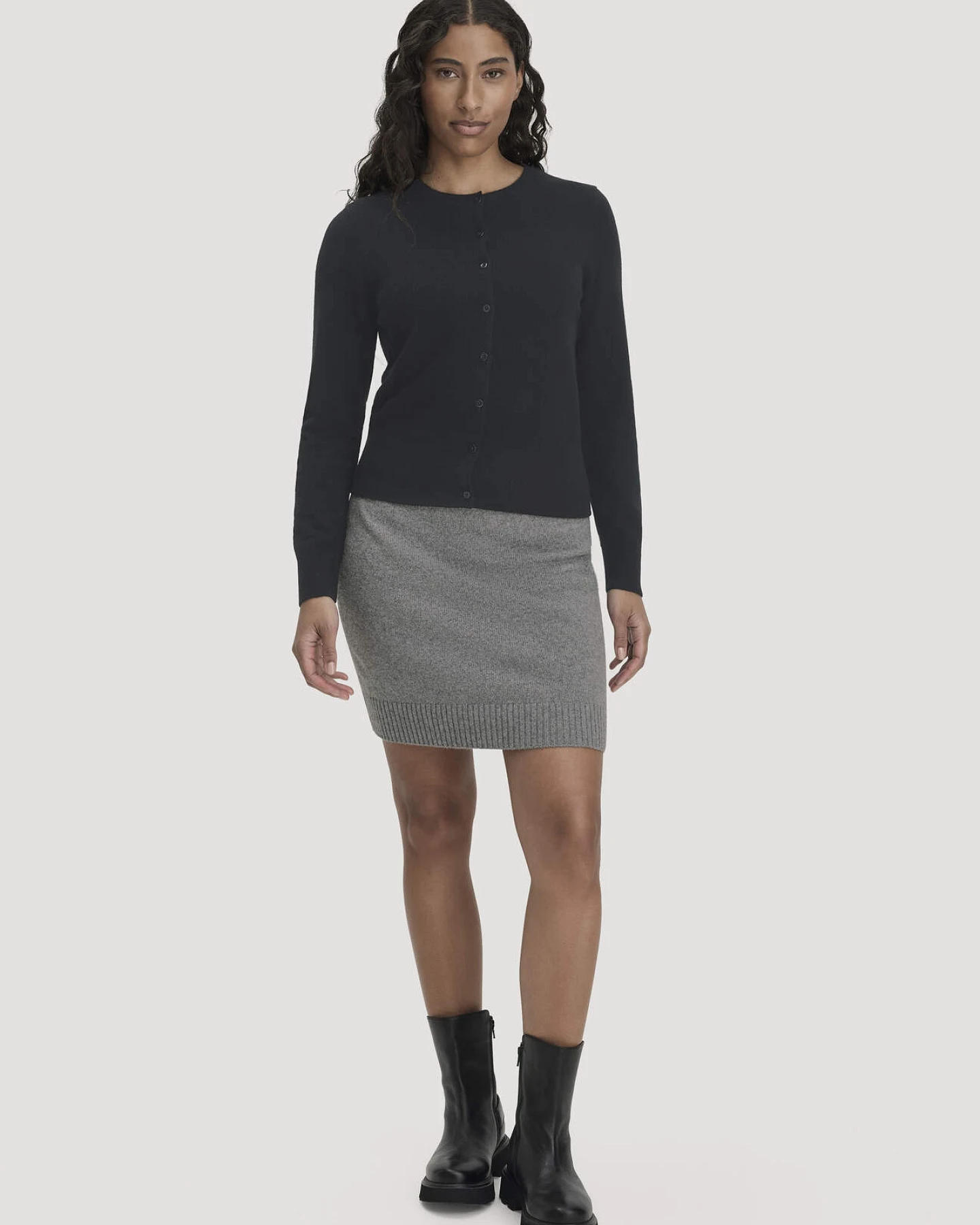 hessnatur Damen Strick Jacke Regular BETTER RECYCLING aus Cashmere - schwarz - Größe XXL – Ansicht 2