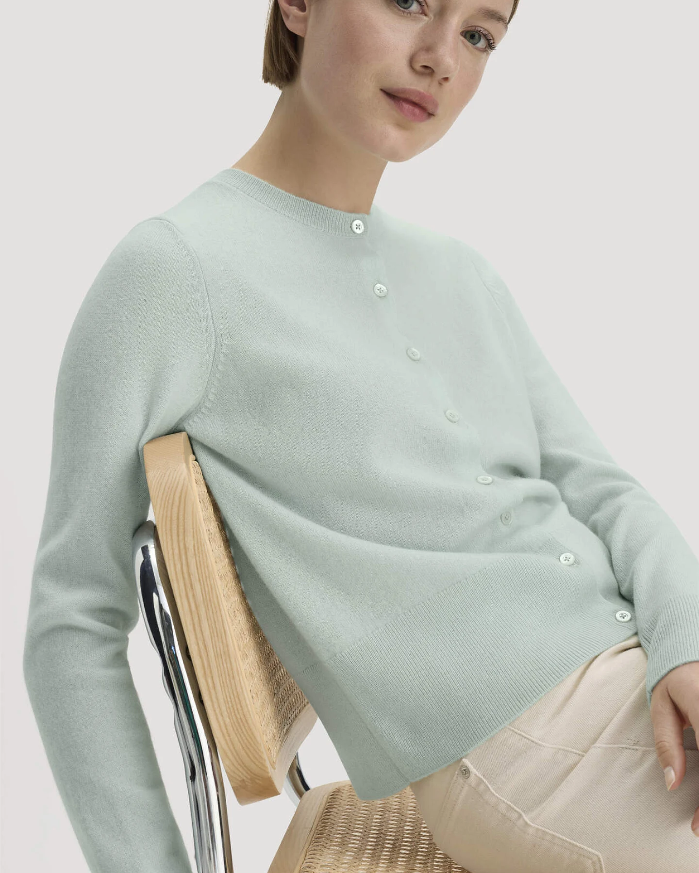 hessnatur Damen Strick Jacke Regular BETTER RECYCLING aus Cashmere - grün - Größe S – Ansicht 4