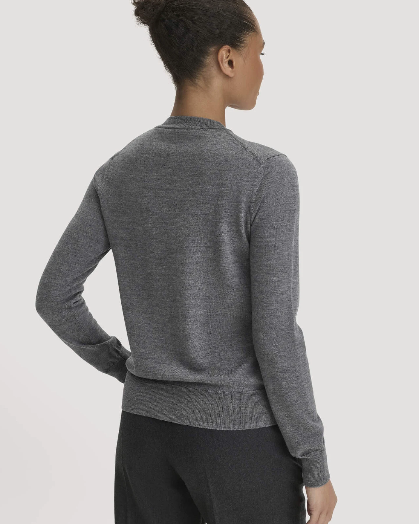 hessnatur Damen Pullover Regular aus Bio-Merinowolle - grau - Größe XXL – Ansicht 3