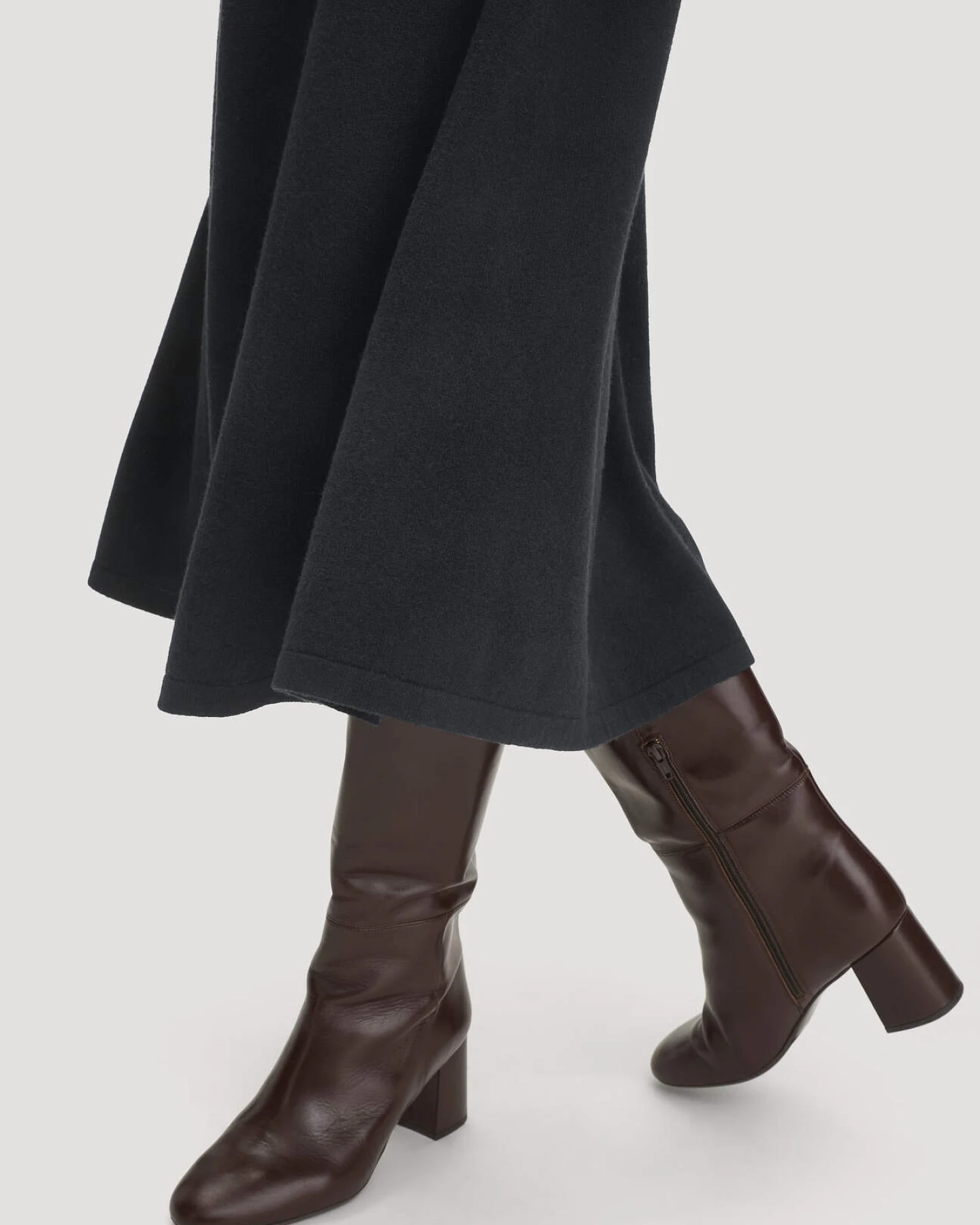 hessnatur Damen Strick Rock Midi Regular aus Bio-Merinowolle mit Cashmere - schwarz - Größe M – Ansicht 3