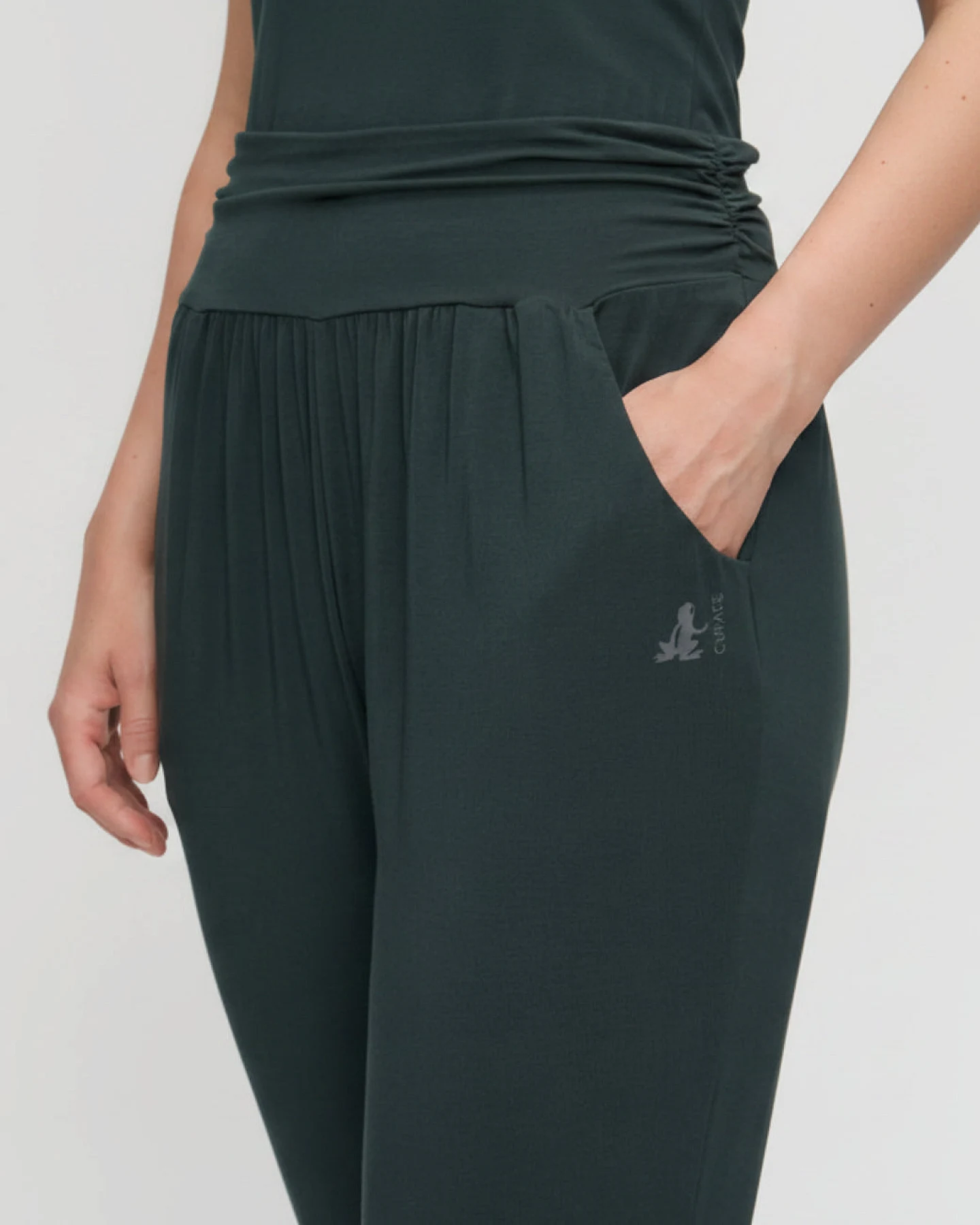 Curare Long Pants Relaxed - Dark Forest L – Ansicht 4