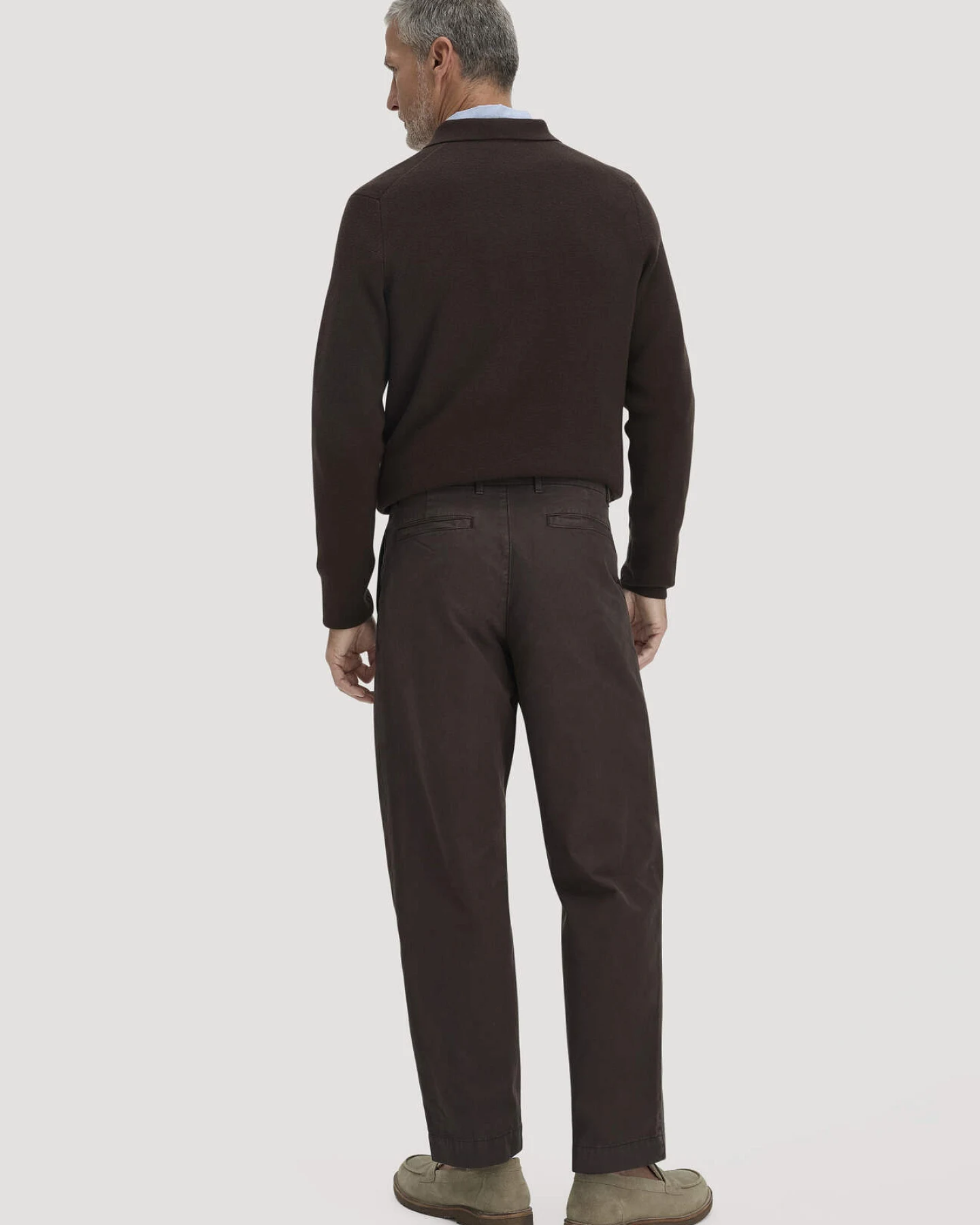 hessnatur Herren Chino RONNEL Relaxed aus Bio-Baumwolle - braun - Größe 32/34 – Ansicht 2