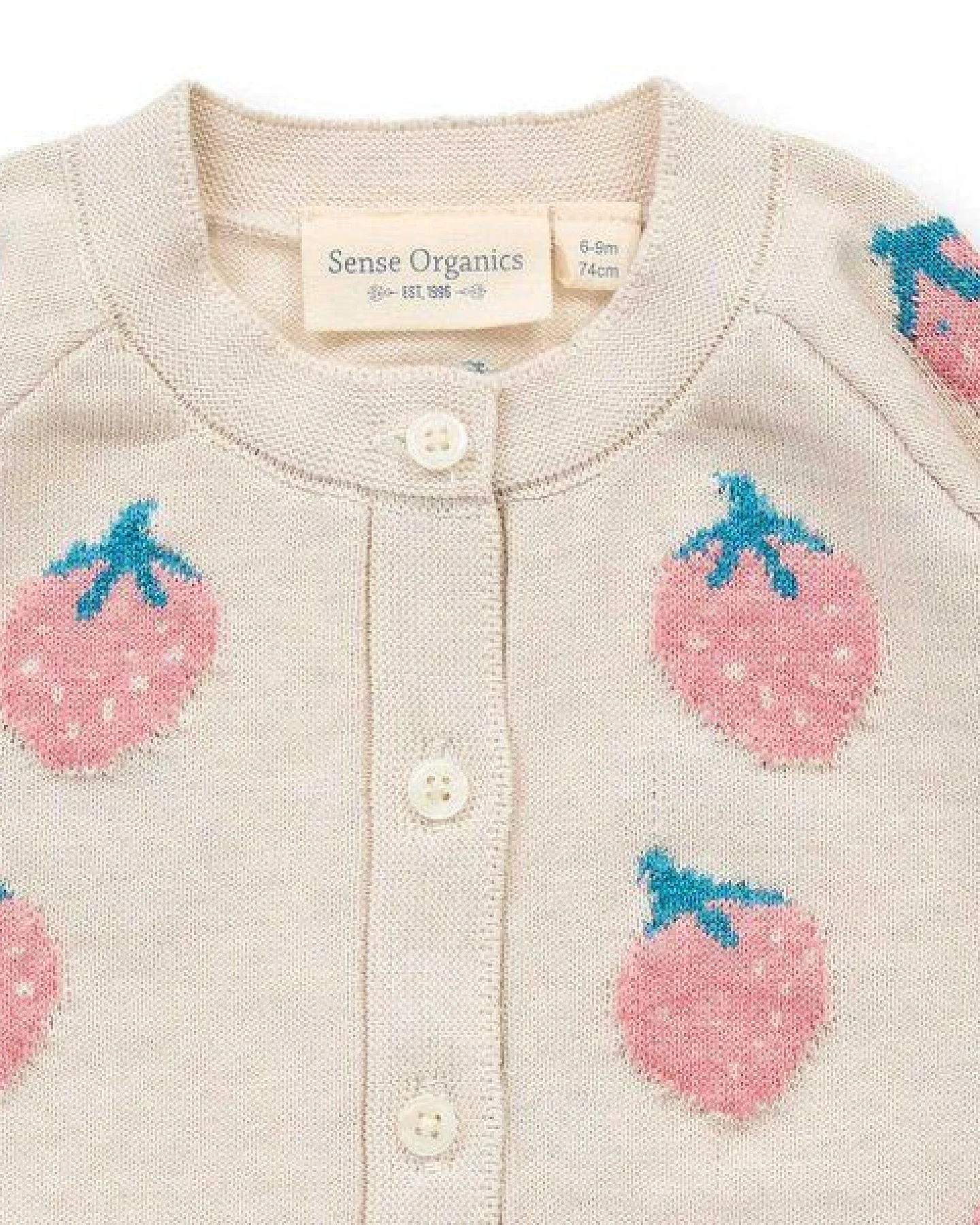 Sense Organics Baby Strickjacke mit Erdbeer-Motiv, Modell ELSA – Ansicht 2