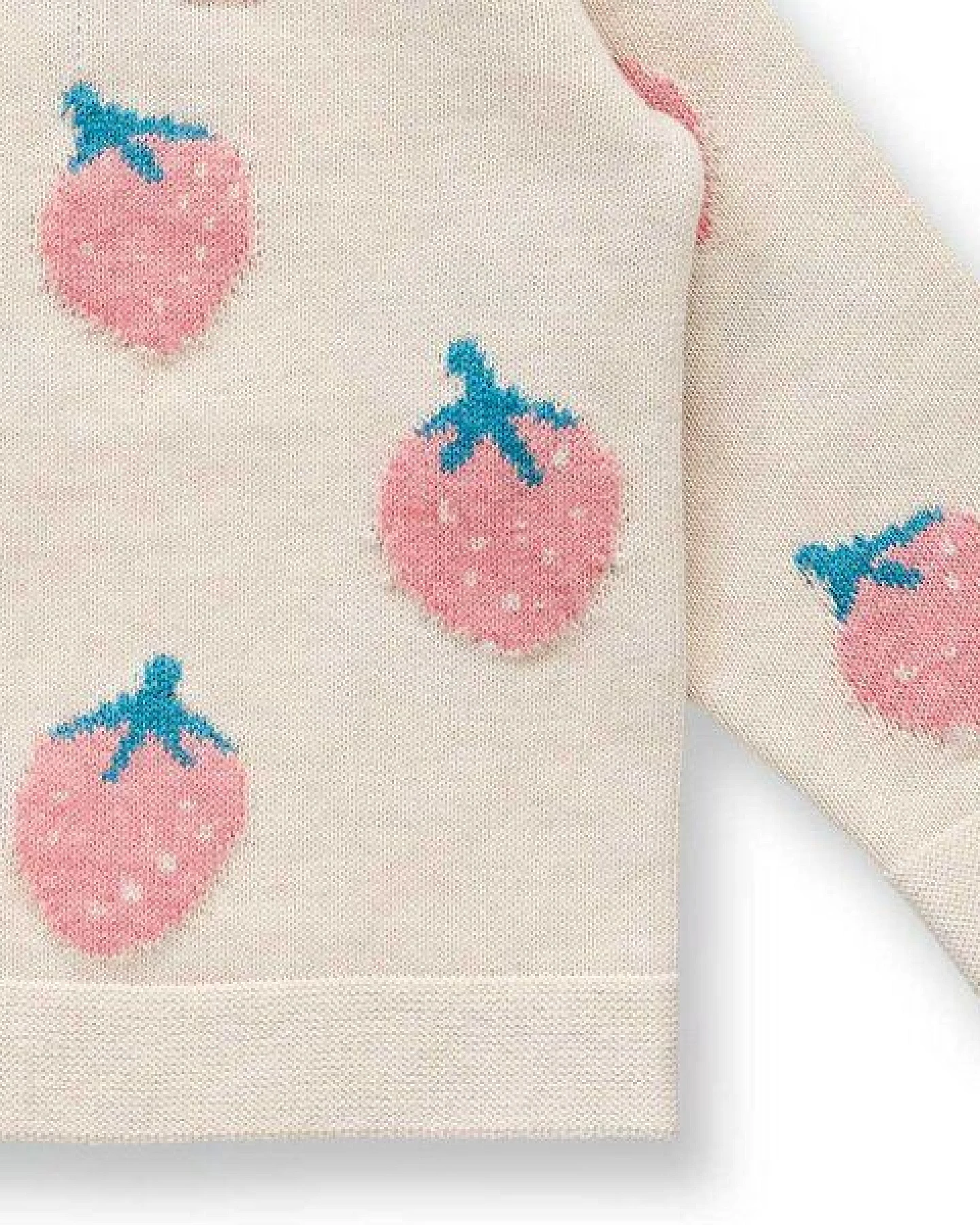Sense Organics Baby Strickjacke mit Erdbeer-Motiv, Modell ELSA – Ansicht 3