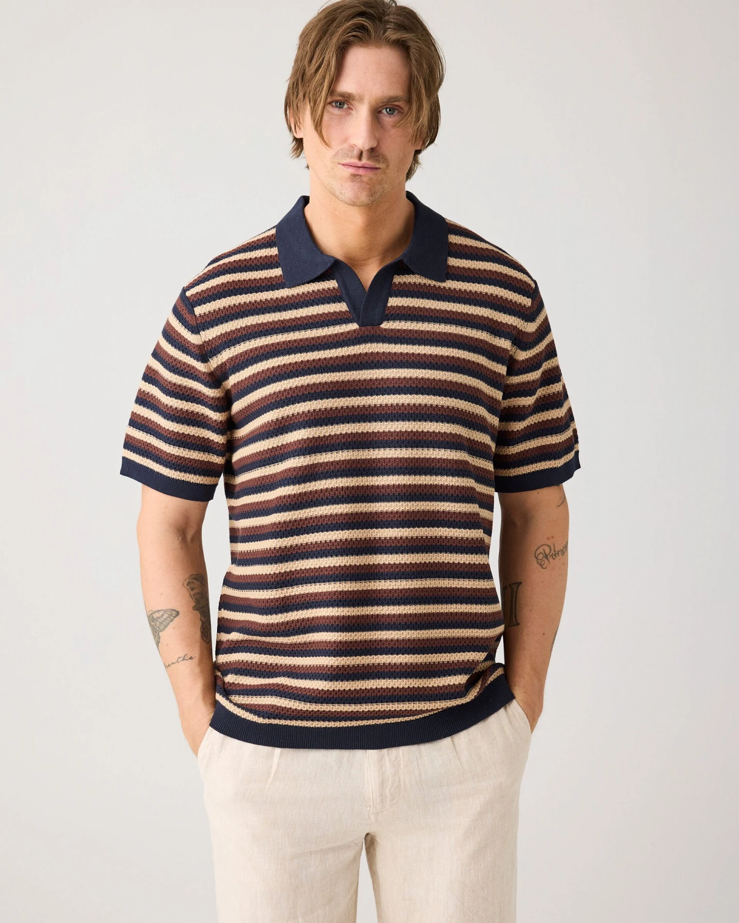 KnowledgeCotton Apparel Herren vegan Polohemd Gestrickt Gestreift Braun – Ansicht 2