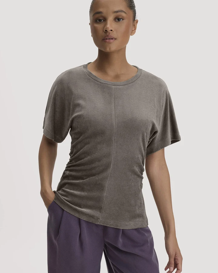 hessnatur Damen Samt T-Shirt Slim aus TENCEL™ Modal mit Bio-Baumwolle - grün - Größe 34