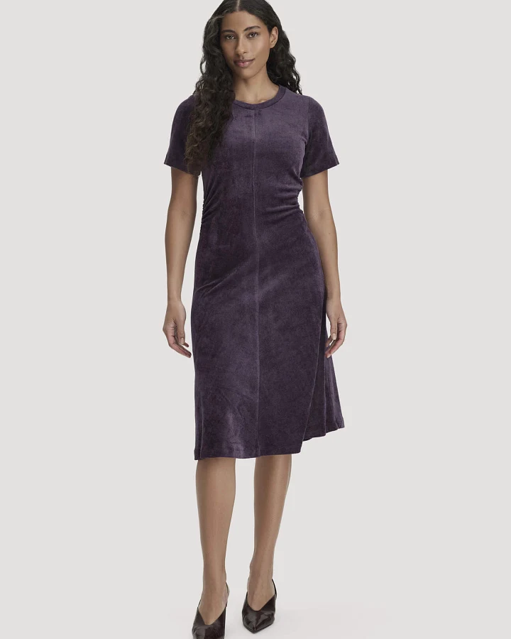 hessnatur Damen Samt-Jerseykleid kniebedeckend Slim aus TENCEL™ Modal mit Bio-Baumwolle - lila - Größe 36