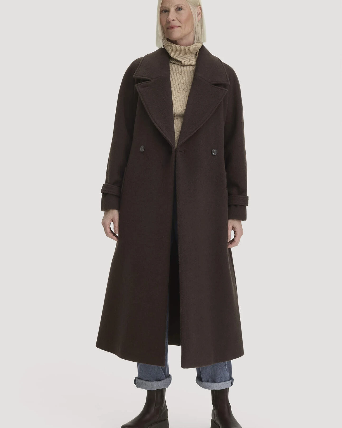 hessnatur Damen Wollmantel mit Revers Relaxed aus recycelter Wolle - braun - Größe 36 – Ansicht 4