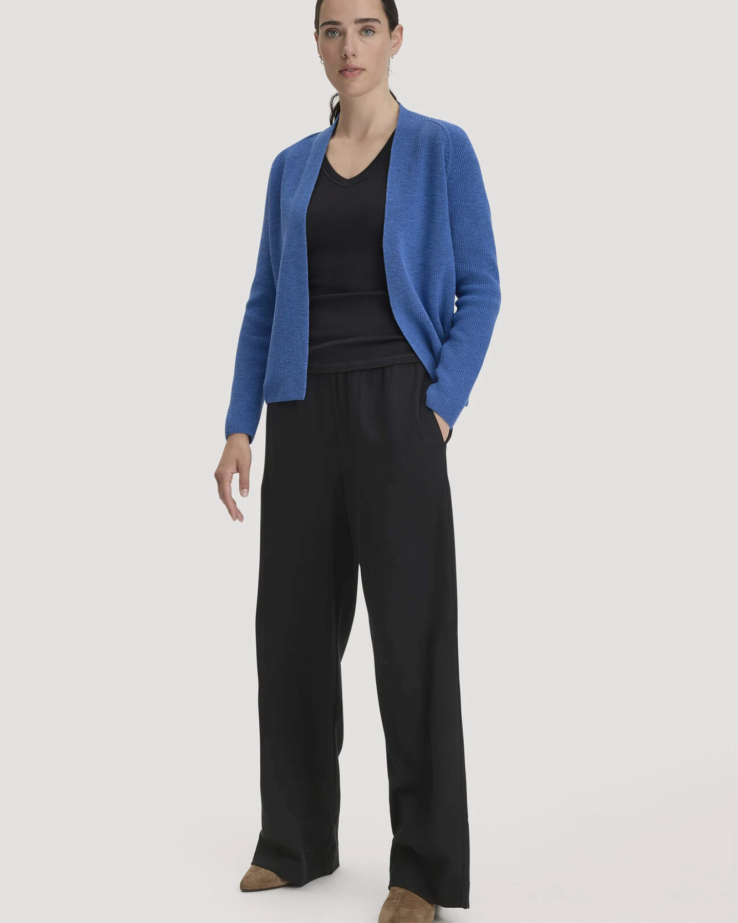 hessnatur Damen Strick Jacke Regular aus Bio-Baumwolle - blau - Größe M – Ansicht 2