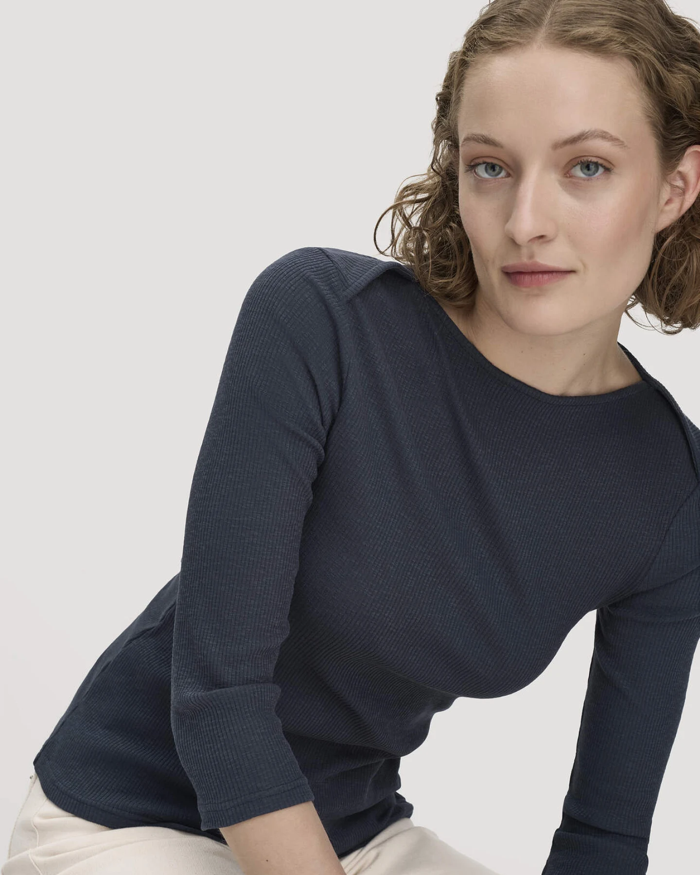 hessnatur Damen Boatneck Shirt Slim aus Bio-Baumwolle - blau - Größe 42 – Ansicht 4