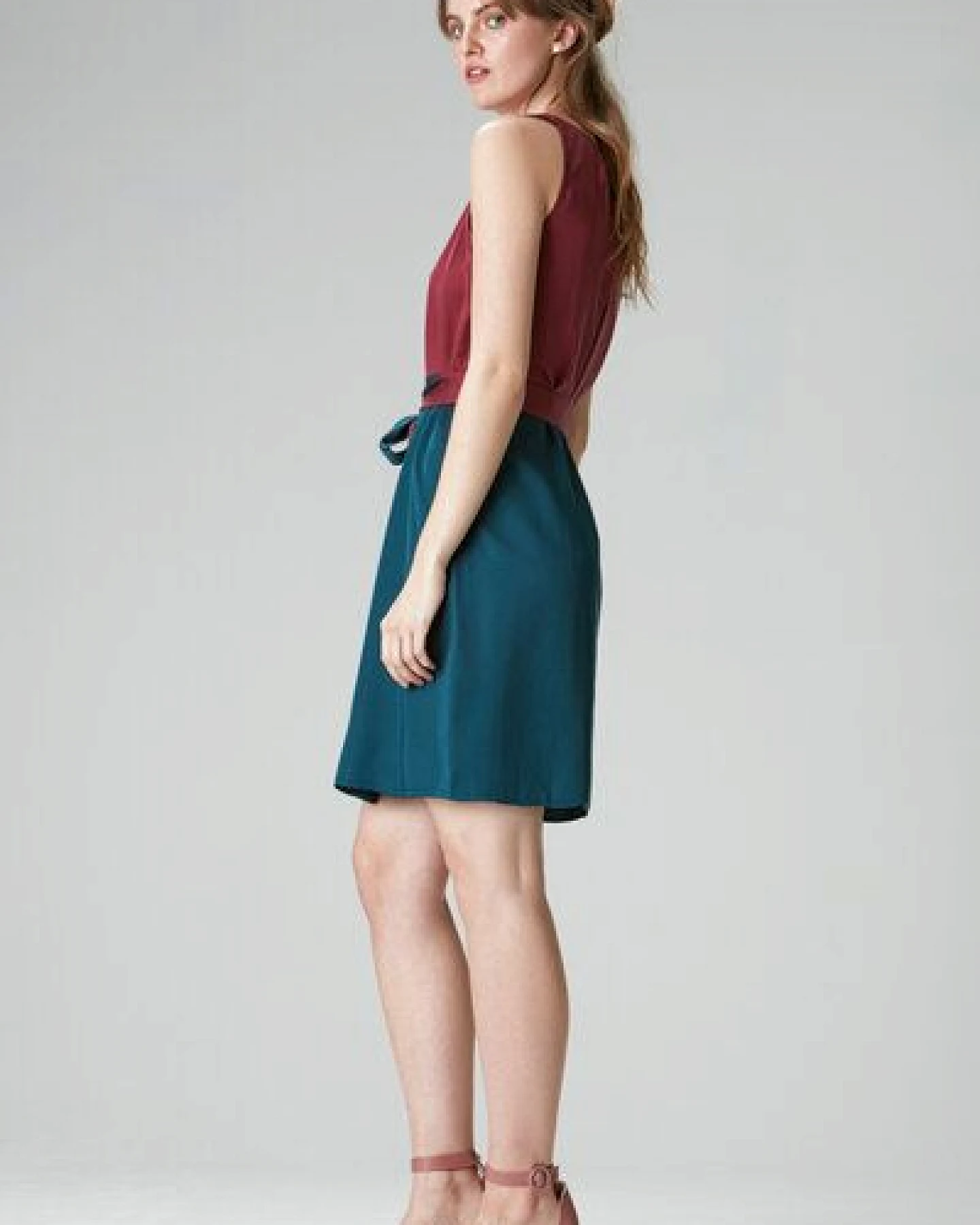 Studio Hertzberg Tulpinaa Kleid bordeaux/grün – Ansicht 2