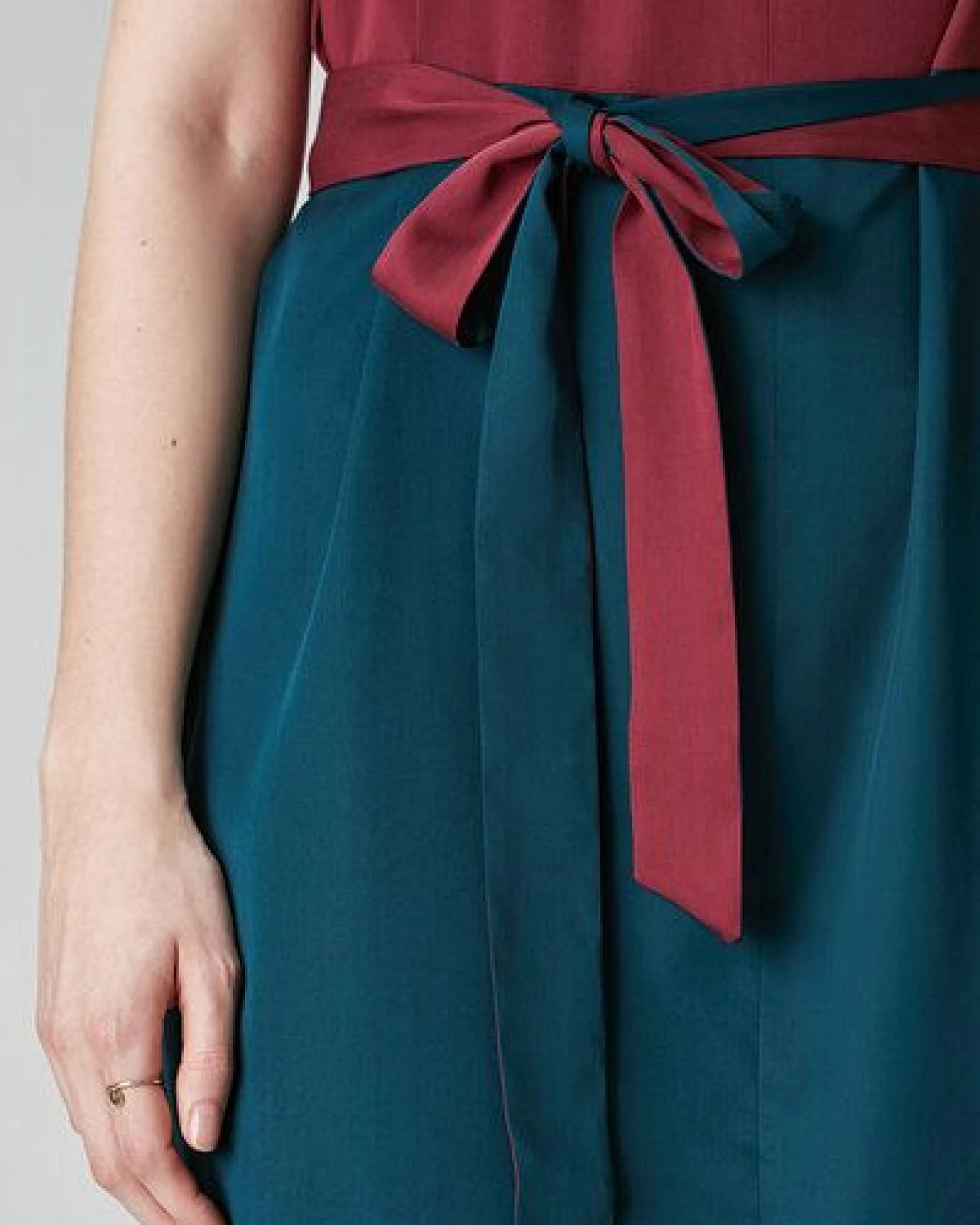 Studio Hertzberg Tulpinaa Kleid bordeaux/grün – Ansicht 3