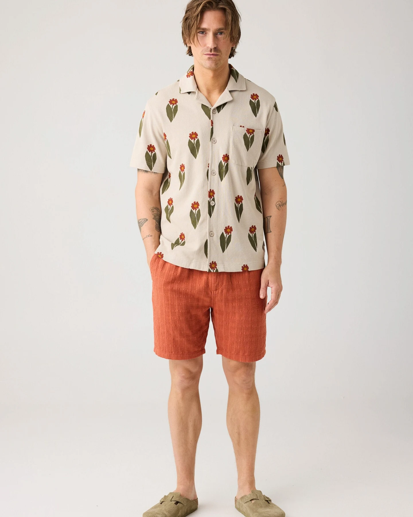 KnowledgeCotton Apparel Herren vegan Shorts Fig Lose Struktur Gebrannter Ziegel – Ansicht 2