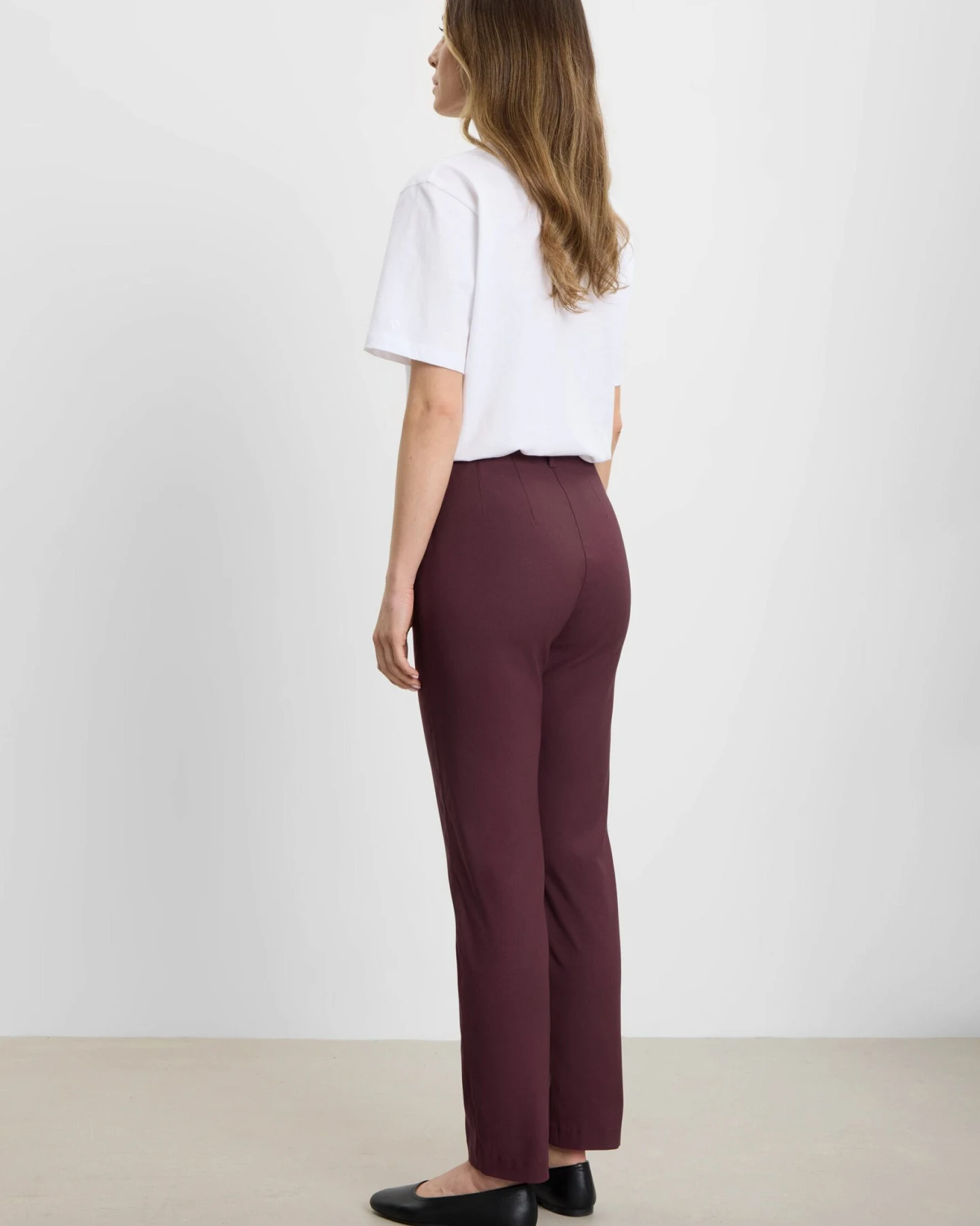 LAURIE Damen vegan Hose Taylor Regular-Passform Kurze Länge, Dunkelpflaume – Ansicht 2