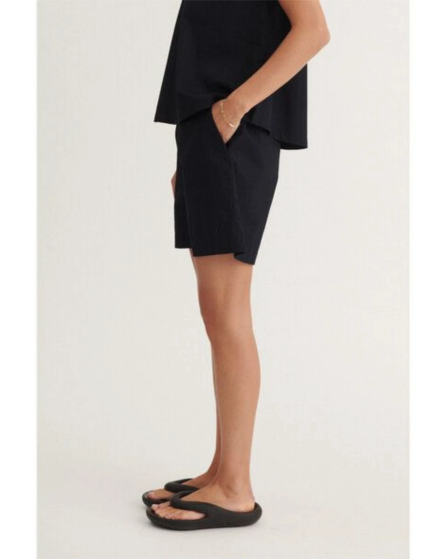 Basic Apparel Shorts SILJE aus Bio-Baumwolle – Ansicht 2