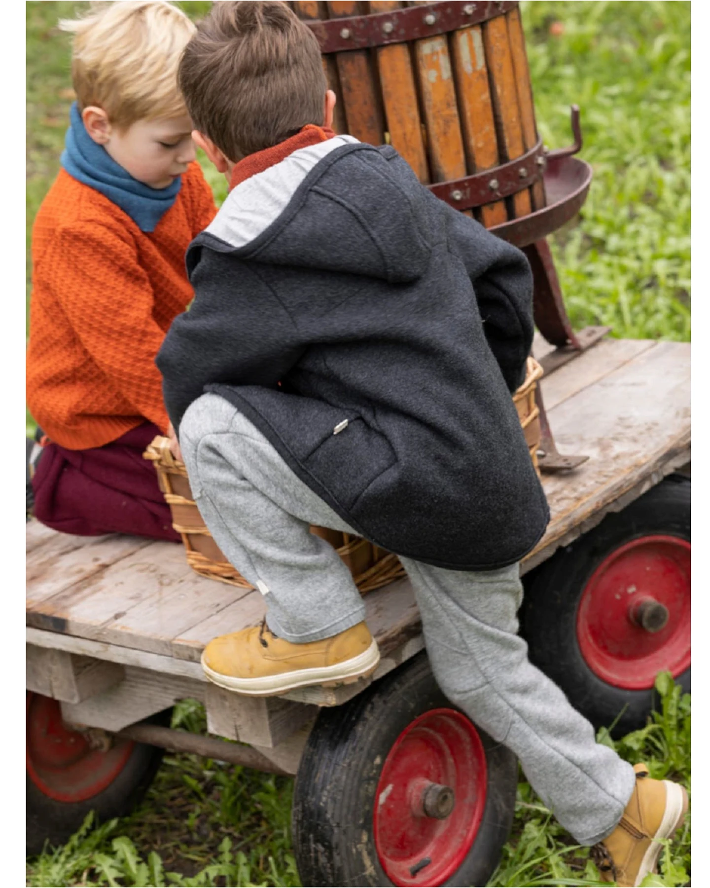 Disana Kinder Jacke mit Kapuze Bio-Merinowolle Walk anthrazit Gr.86/92 – Ansicht 2