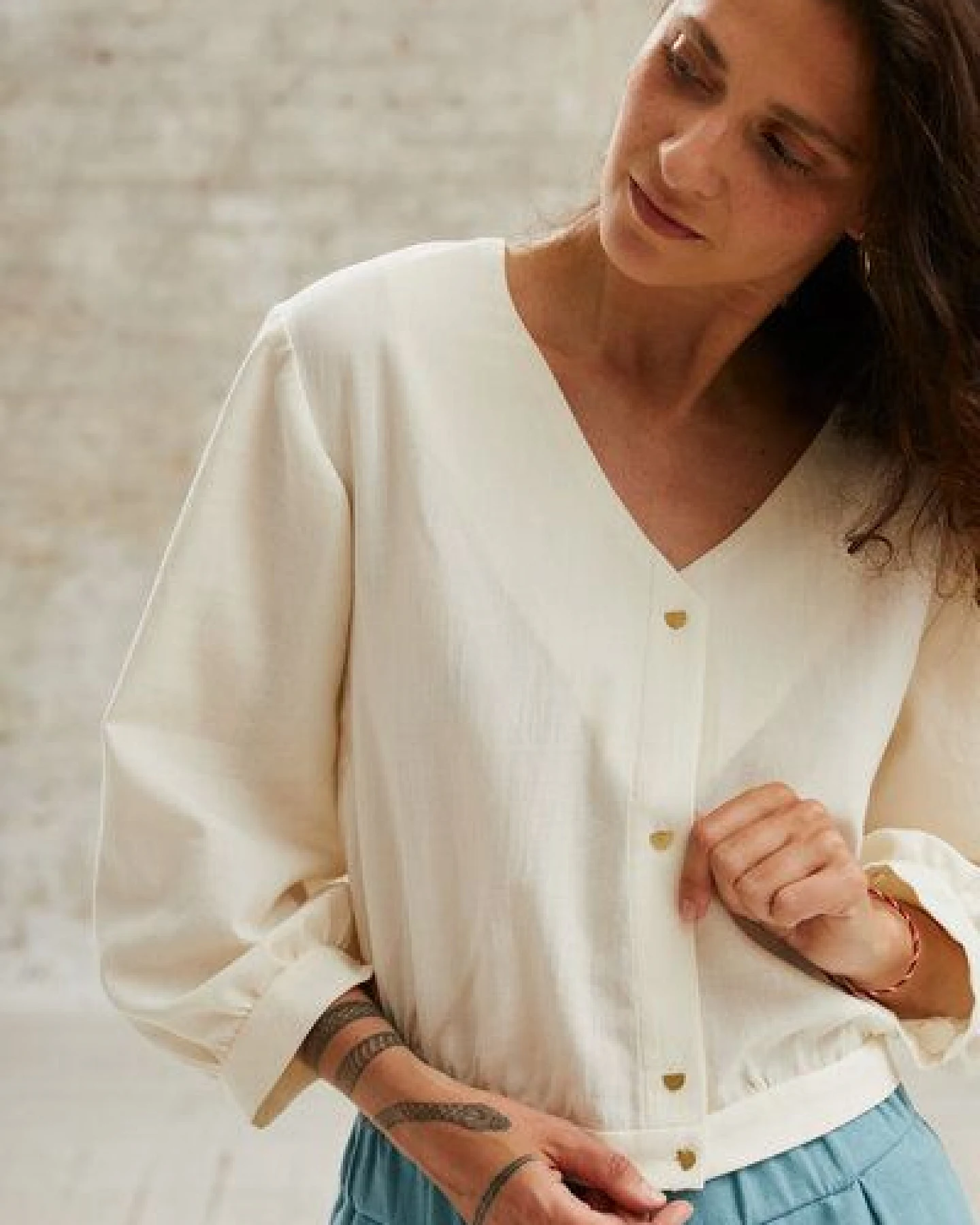 Jyoti - Fair Works Baumwoll Bluse Sahay – Ansicht 2