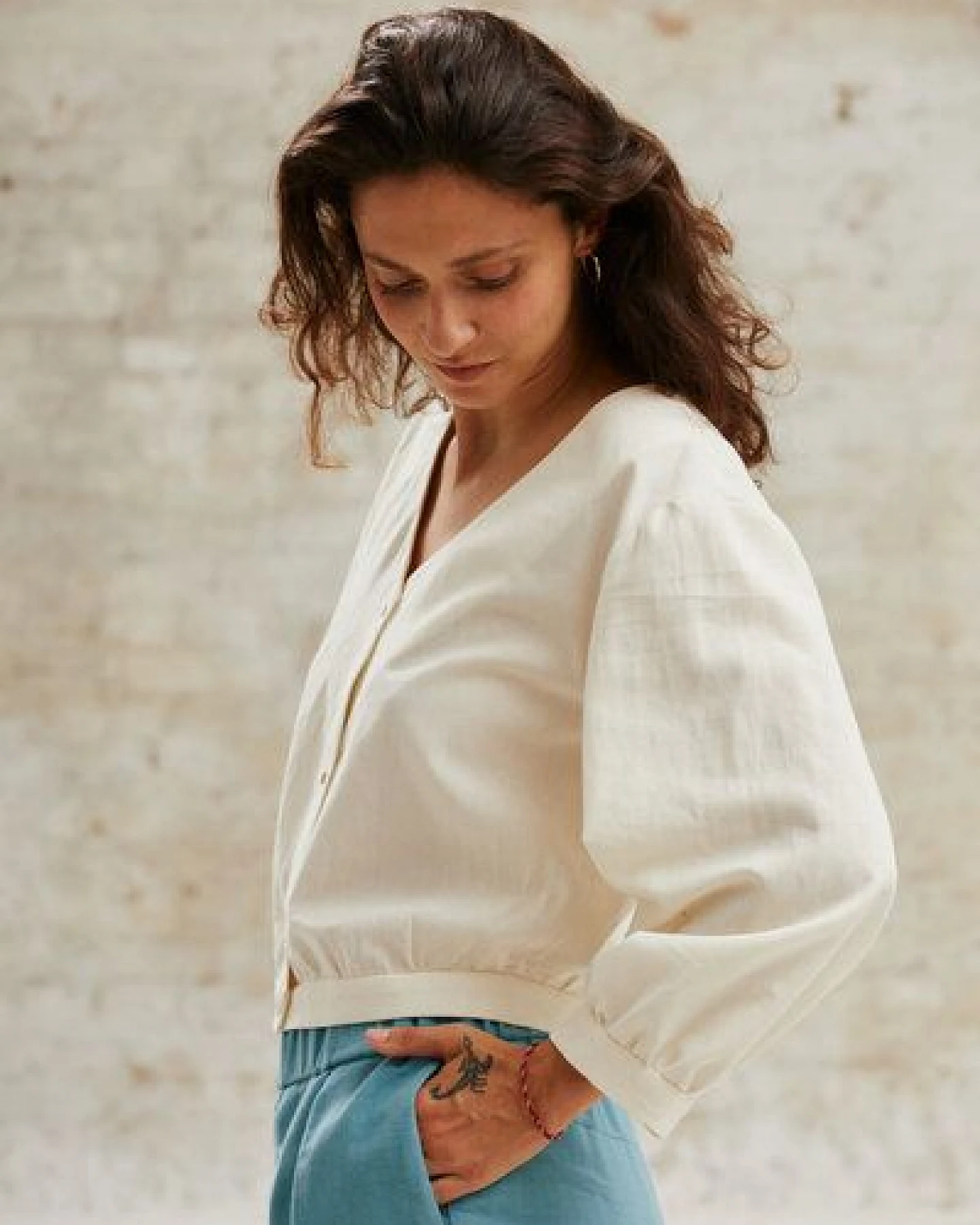 Jyoti - Fair Works Baumwoll Bluse Sahay – Ansicht 3