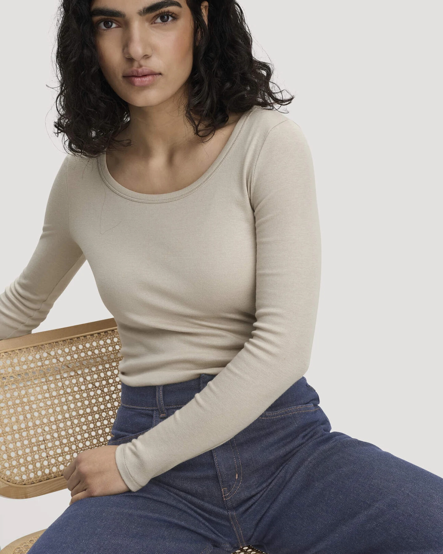 hessnatur Damen Softrib Longsleeve Fitted aus Bio-Baumwolle und TENCEL™ Modal - beige - Größe 42 – Ansicht 4
