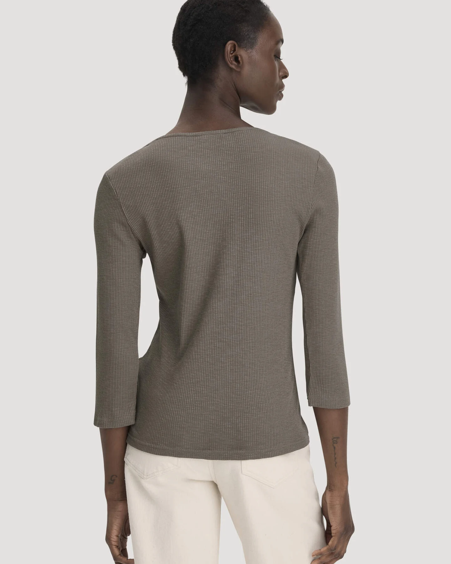 hessnatur Damen Boatneck Longsleeve Slim aus Bio-Baumwolle - grün - Größe 34 – Ansicht 3