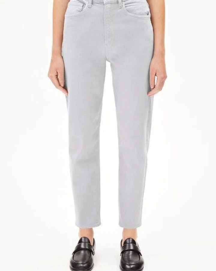 Produktseite: ARMEDANGELS MAIRAA Damen Mom Jeans recycelter Baumwoll Mix Comfort Stretch