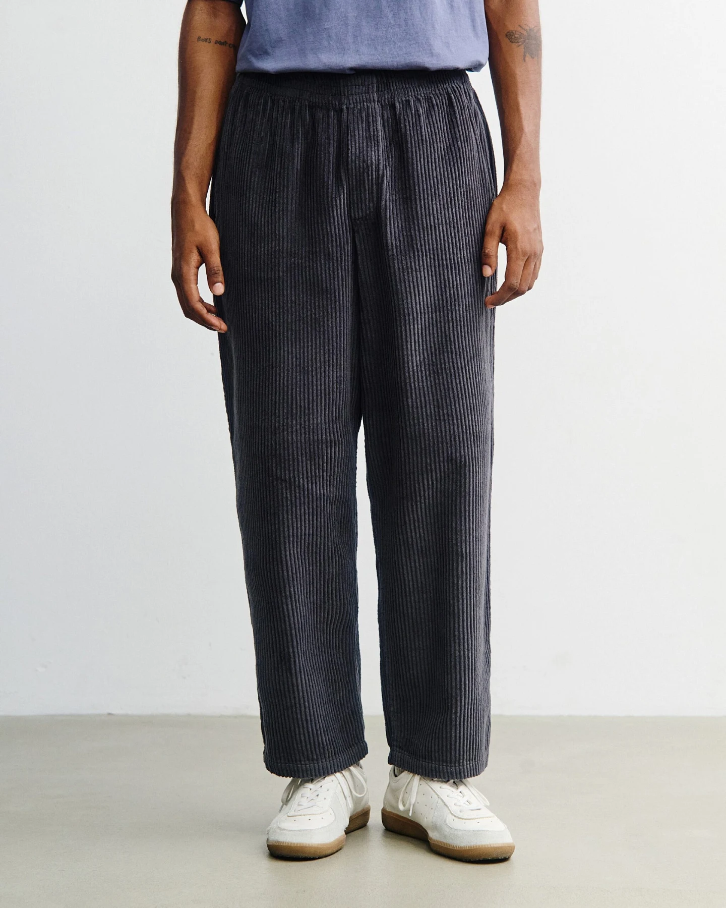 Rotholz Herren vegan Hose Mit Weitem Bein Aus Cord Anthrazit – Ansicht 2