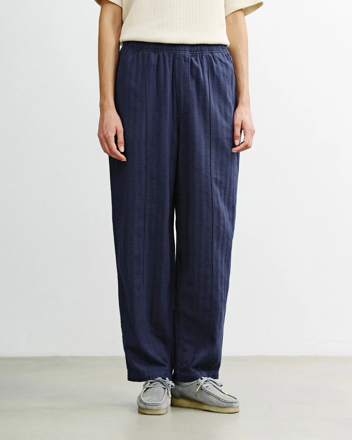 Rotholz Damen vegan Hose Mit Breiten Falten Blau – Ansicht 2