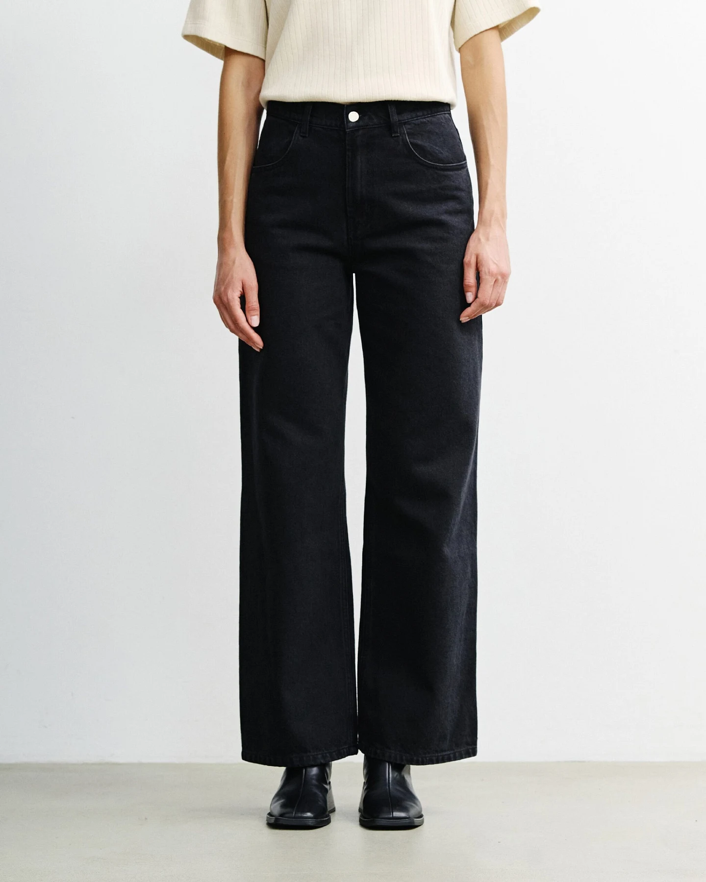 Rotholz Damen vegan Jeans Mit Ausgestelltem Bein Schwarz – Ansicht 2