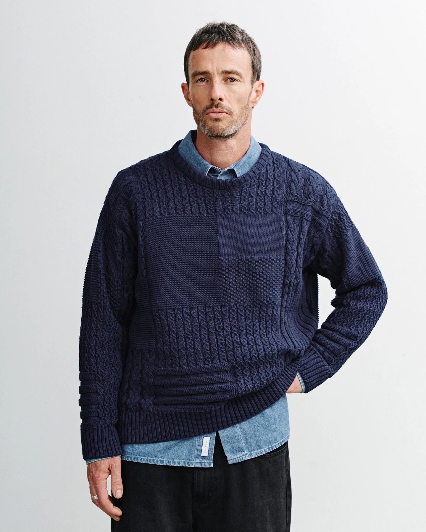 Rotholz Herren vegan Sweatshirt Aus Patchwork-Strick Dunkelblau – Ansicht 2