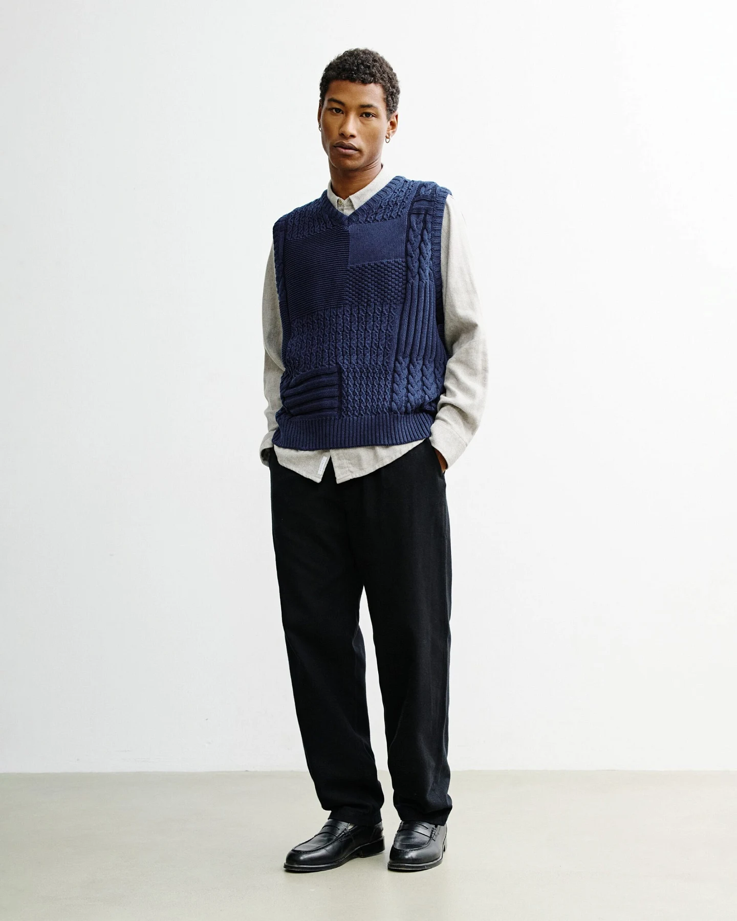 Rotholz Herren vegan Gestrickte Weste Im Patchwork-Stil, Dunkelblau – Ansicht 2