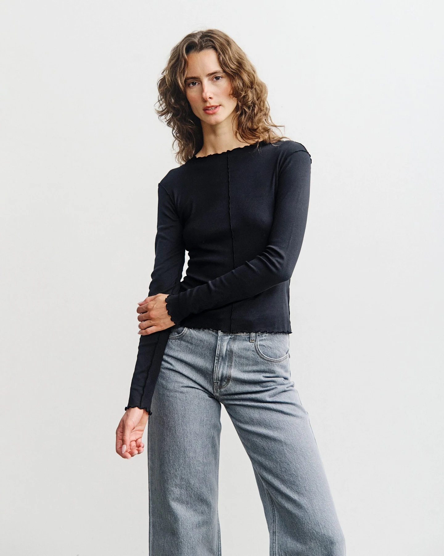 Rotholz Damen vegan Schwarzes Langarmshirt Mit Biesen – Ansicht 2