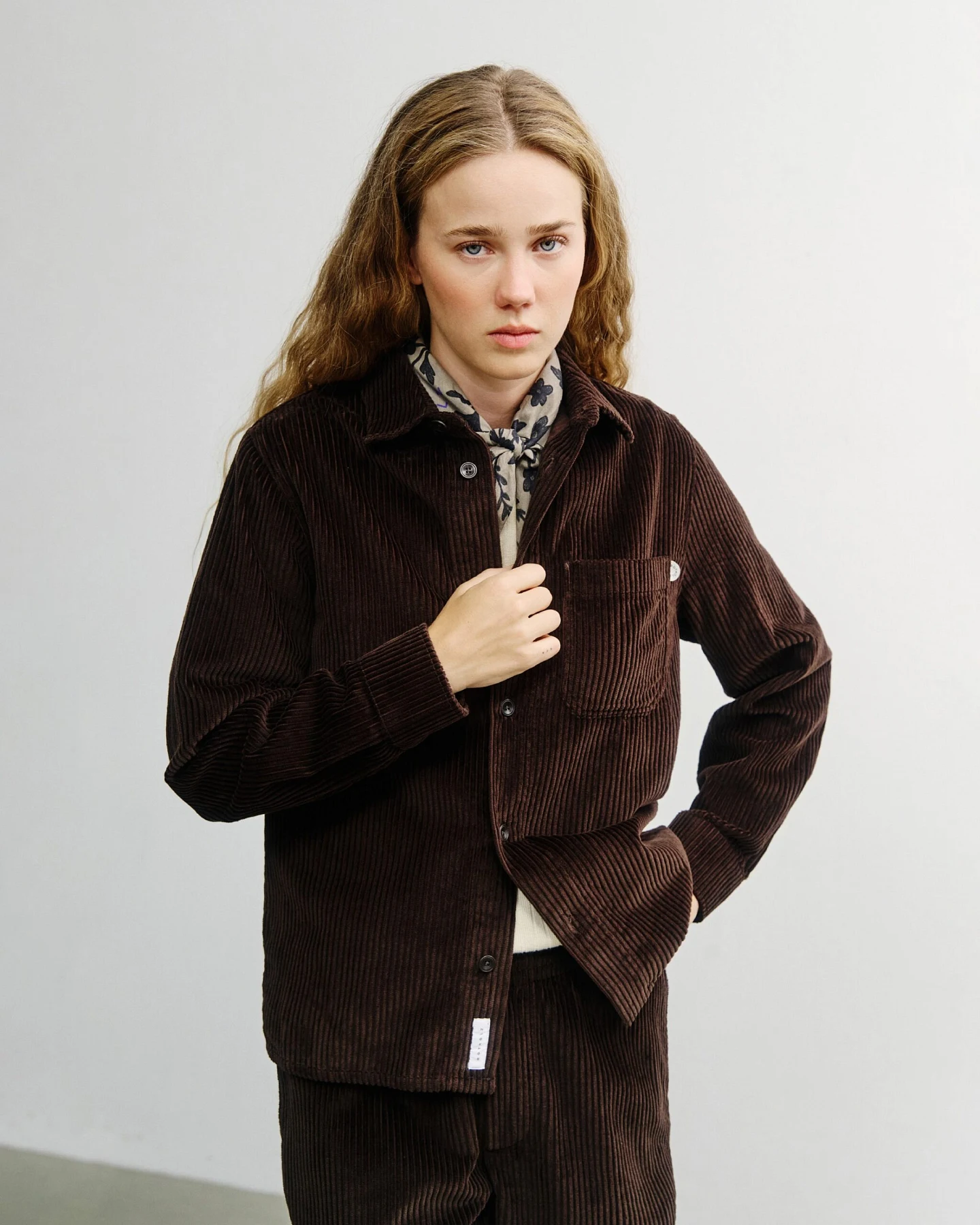 Rotholz Damen vegan Hemd Aus Cord Schokoladenbraun – Ansicht 2