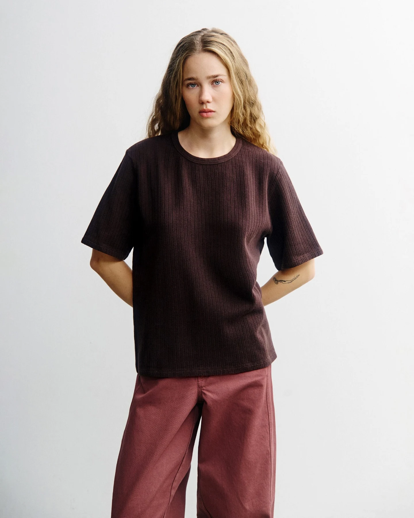 Rotholz Damen vegan T-Shirt Mit Rippstrick Dunkelbraun – Ansicht 2