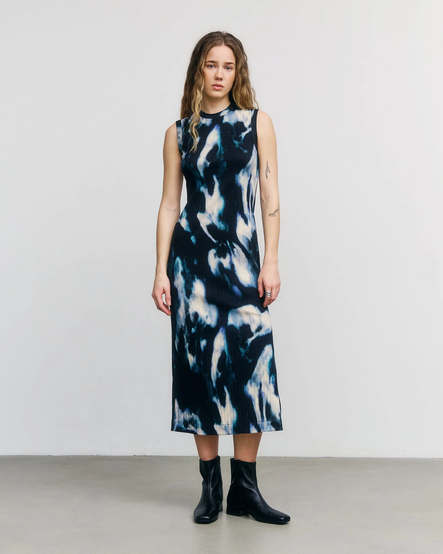 Rotholz Damen vegan Kleid Ribbed Tie Dye True Black – Ansicht 2