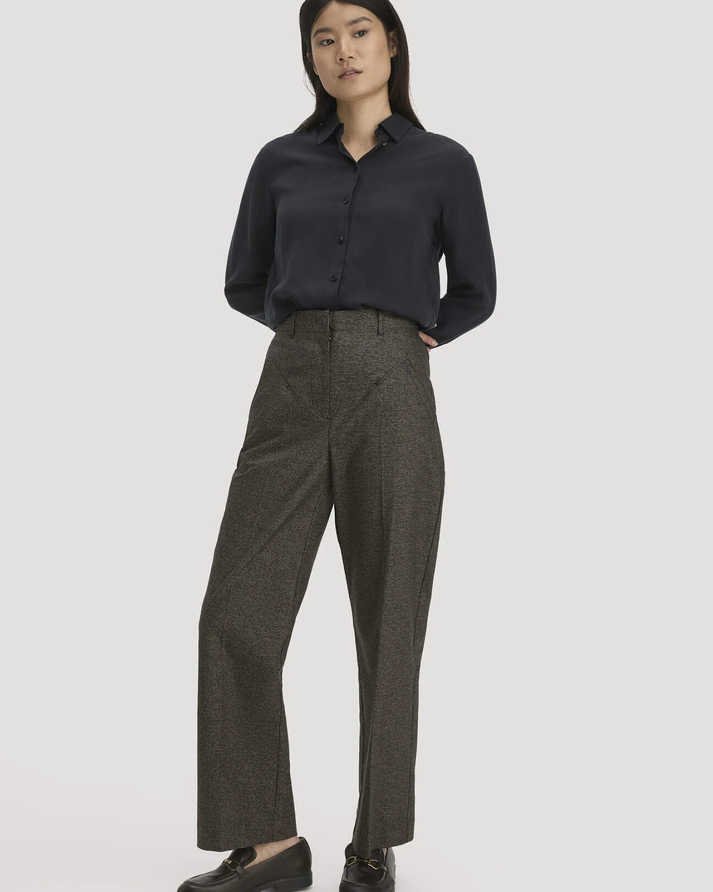 hessnatur Damen Bluse Relaxed aus TENCEL™ Lyocell - schwarz - Größe 48 – Ansicht 2