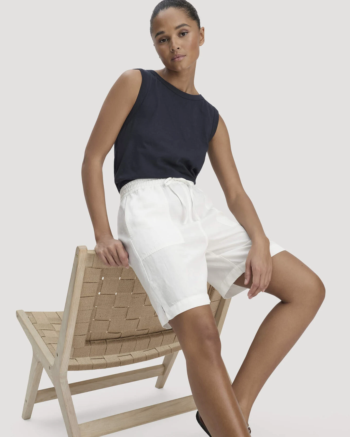 hessnatur Damen Shorts Relaxed aus weichem TENCEL Lyocell mit Leinen - weiß - Größe 44 – Ansicht 4