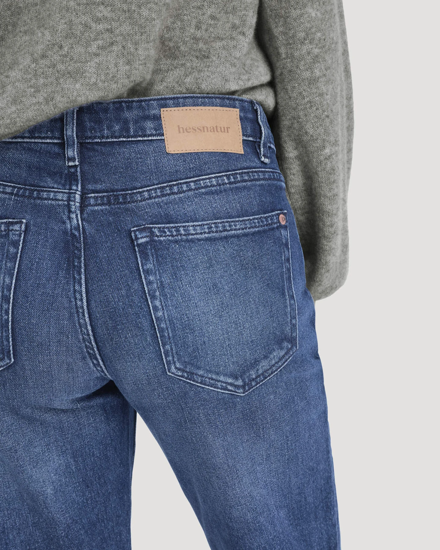 hessnatur Damen Jeans MARIE Straight aus Bio-Denim - blau - Größe 31/30 – Ansicht 3
