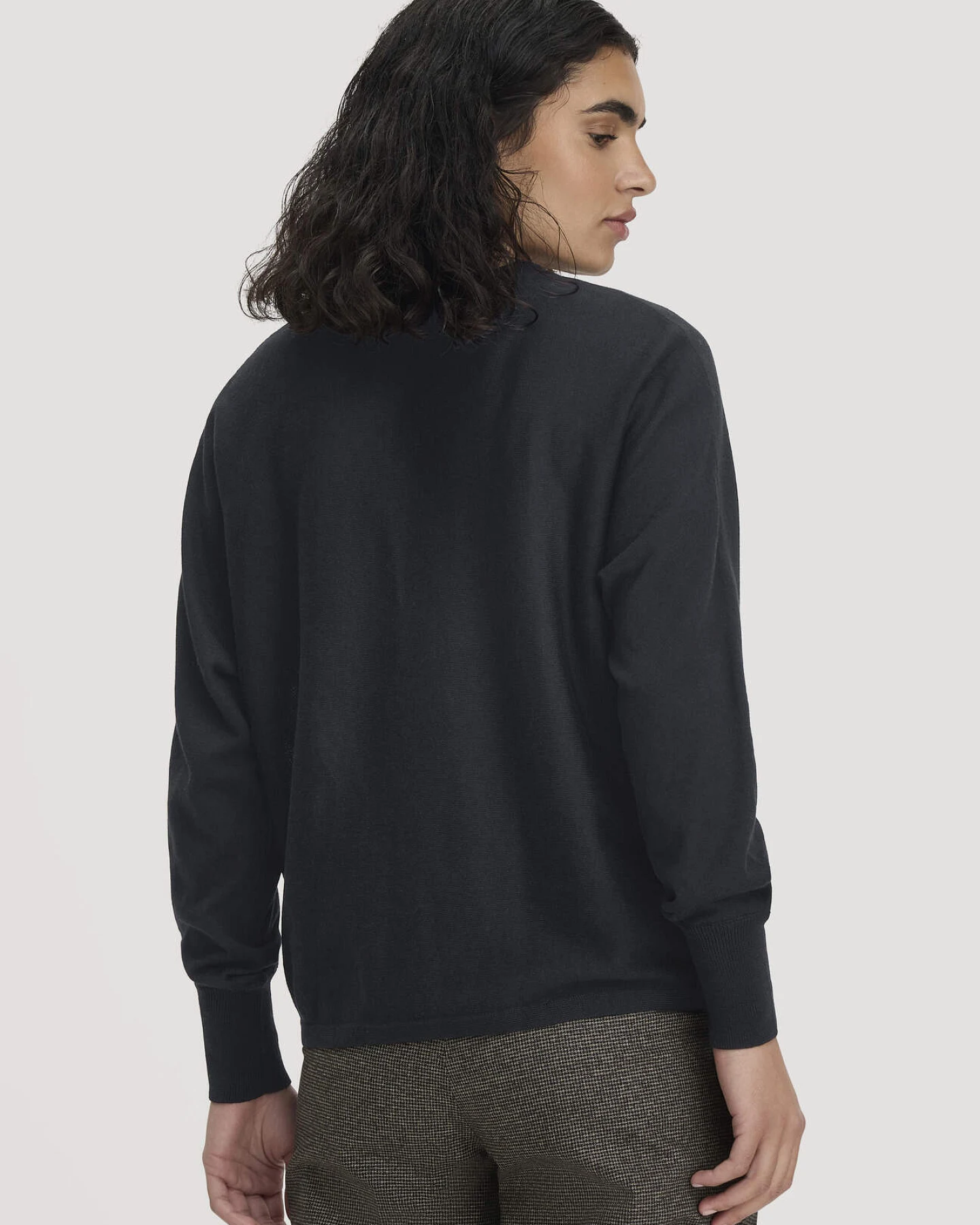 hessnatur Damen Pullover Oversize aus TENCEL™ Lyocell und Bio-Baumwolle - schwarz - Größe L – Ansicht 3
