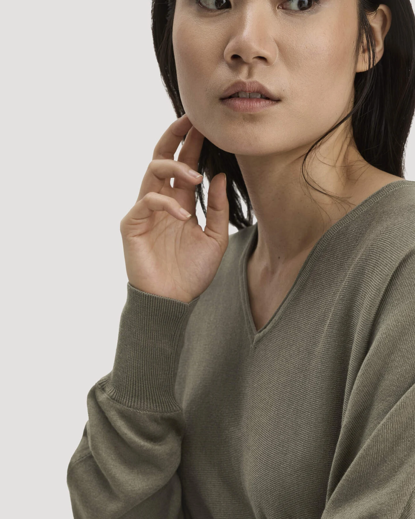 hessnatur Damen Pullover Oversize aus TENCEL™ Lyocell und Bio-Baumwolle - grün - Größe M – Ansicht 4