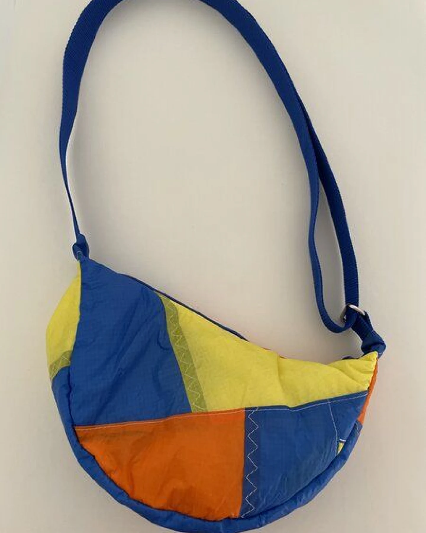 Skrabak Upcycling-Bauchtasche aus Segeltuch (handgefertigte Unikate) – Ansicht 2