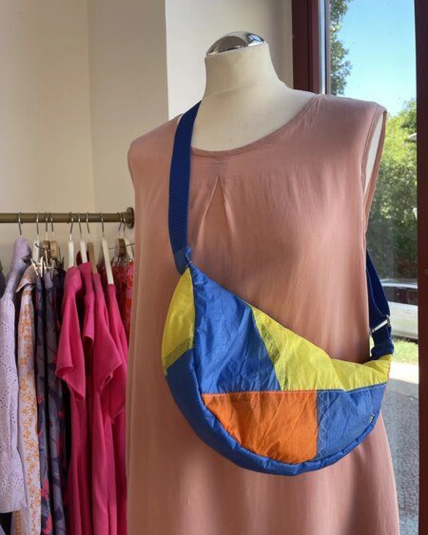 Skrabak Upcycling-Bauchtasche aus Segeltuch (handgefertigte Unikate) – Ansicht 4