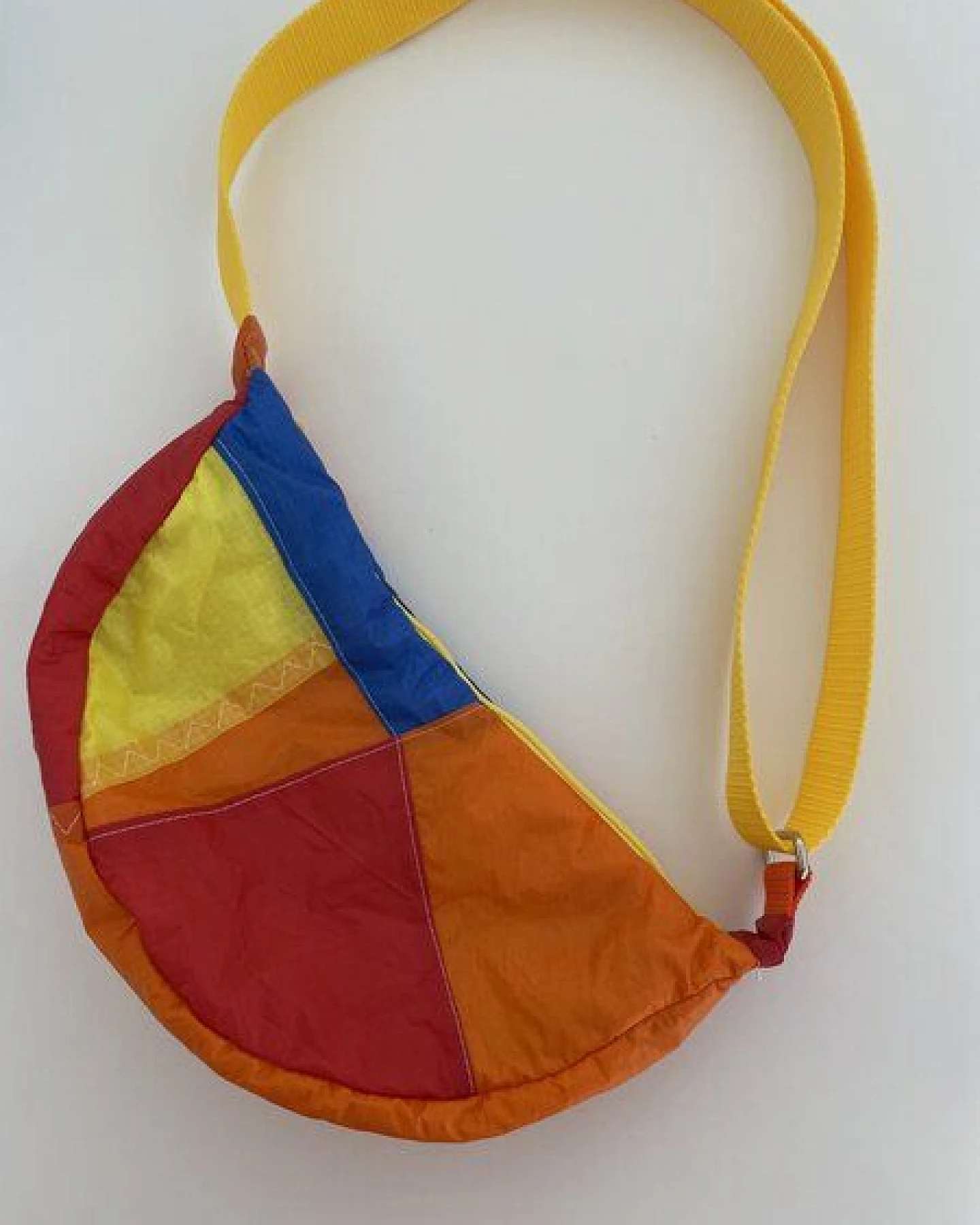 Skrabak Upcycling-Bauchtasche aus Segeltuch (handgefertigte Unikate) – Ansicht 2
